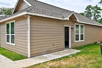 12085 Canal St in Willis, TX - Building Photo - Building Photo