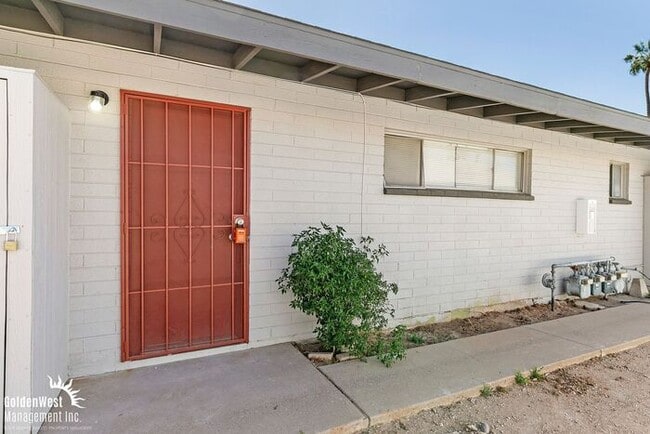 property at 1919 W Berridge Ln