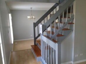 1300 Queensgreen Cir in Naperville, IL - Building Photo - Building Photo