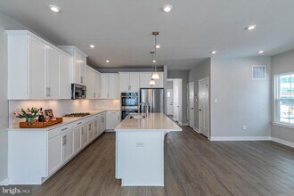 2410 Lenox Dr in Lawrence Township, NJ - Building Photo - Building Photo