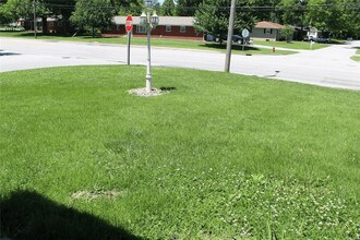 5090 Humbert Rd in Alton, IL - Building Photo - Building Photo