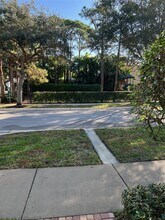 184 W Bay Cedar Cir in Jupiter, FL - Building Photo - Building Photo