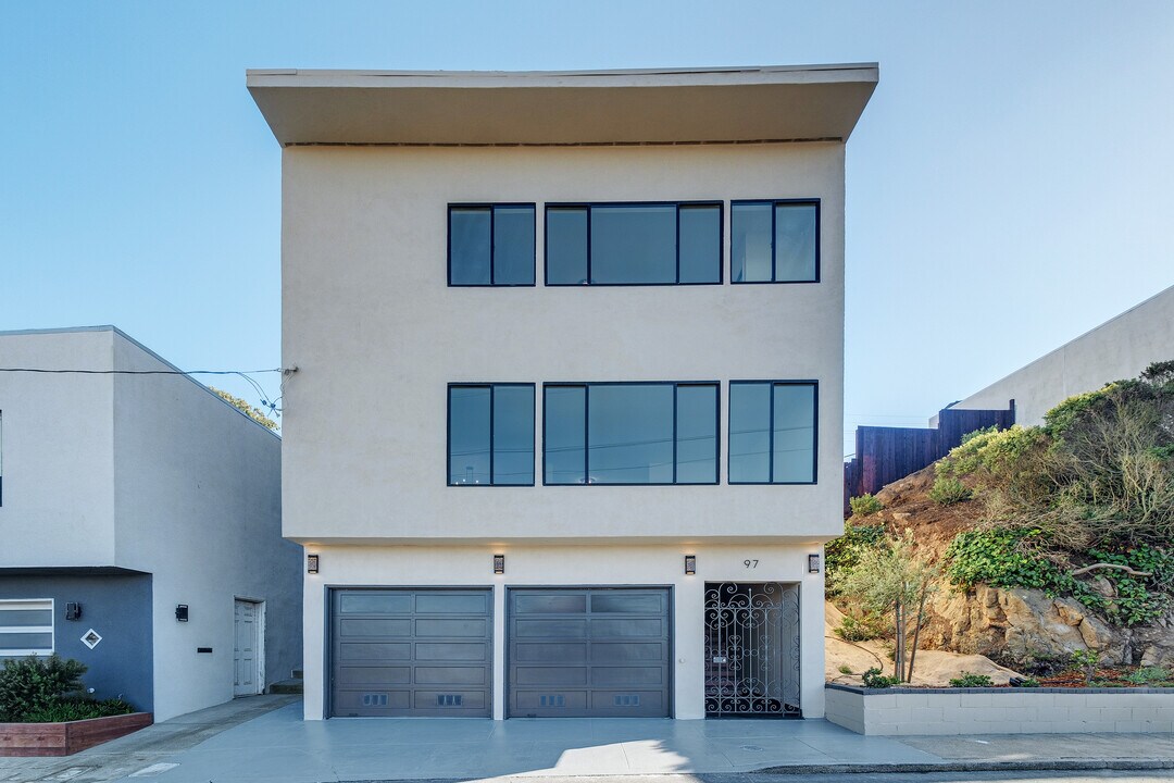 97 Canyon Dr in San Francisco, CA - Foto de edificio