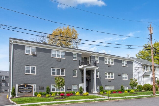 Woodland Hills Manor: In-Unit Washer & Dryer, Heat, Gas, Hot & Cold Water Included, and Cat & Dog...