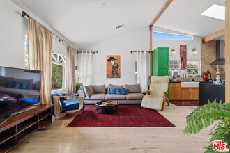 2627 S Bedford St in Los Angeles, CA - Building Photo - Building Photo