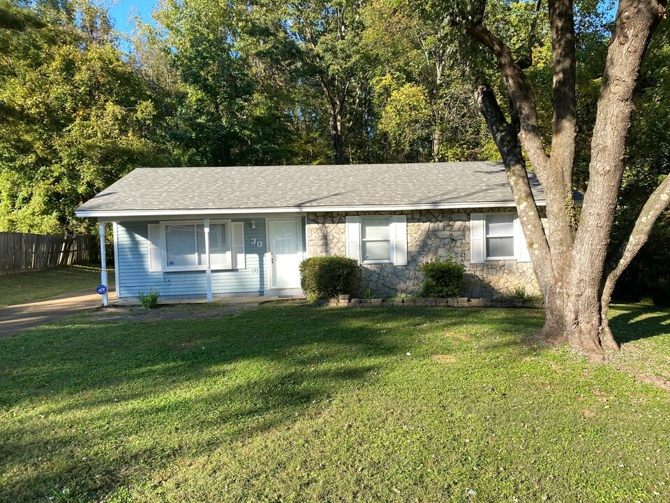 30 Pony Cv in Jackson, TN - Building Photo
