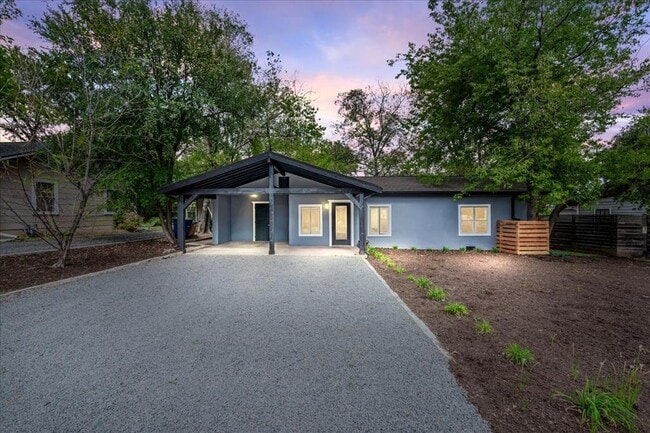 2006 De Verne St in Austin, TX - Building Photo - Building Photo