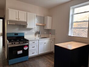 2944 N Springfield Ave, Unit 2 in Chicago, IL - Building Photo - Building Photo