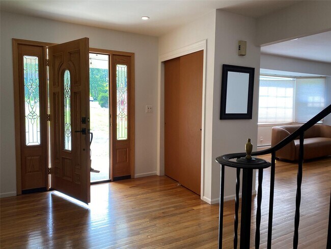 213 Fort Lee Pl in Orangeburg, NY - Building Photo - Building Photo