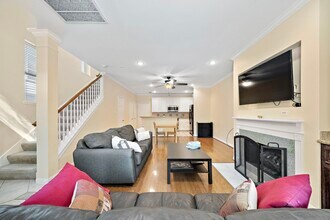 90 McGowen St in Houston, TX - Building Photo - Building Photo