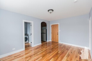 550 W Arlington Pl, Unit 308