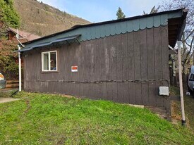 308 Maple St in Bingen, WA - Building Photo