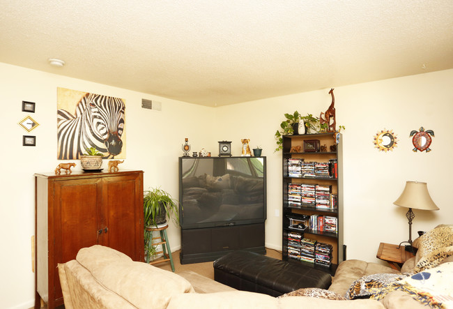 Lake Road Apartments in High Point, NC - Building Photo - Interior Photo