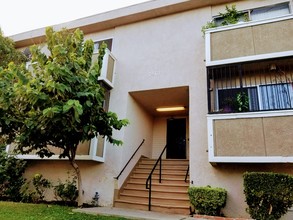 Apartment Los Rosas in Van Nuys, CA - Building Photo - Other