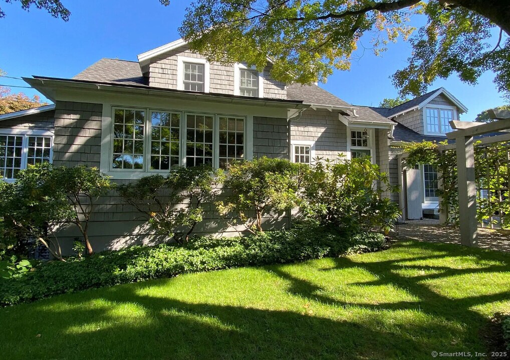18 Milton Pl in Norwalk, CT - Building Photo
