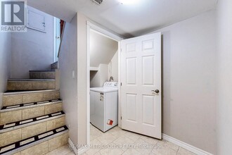 1028 McCullough Dr in Whitby, ON - Building Photo - Building Photo