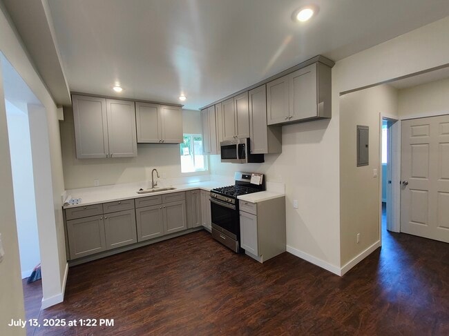 3319 Roseview Ave, Unit 3/4