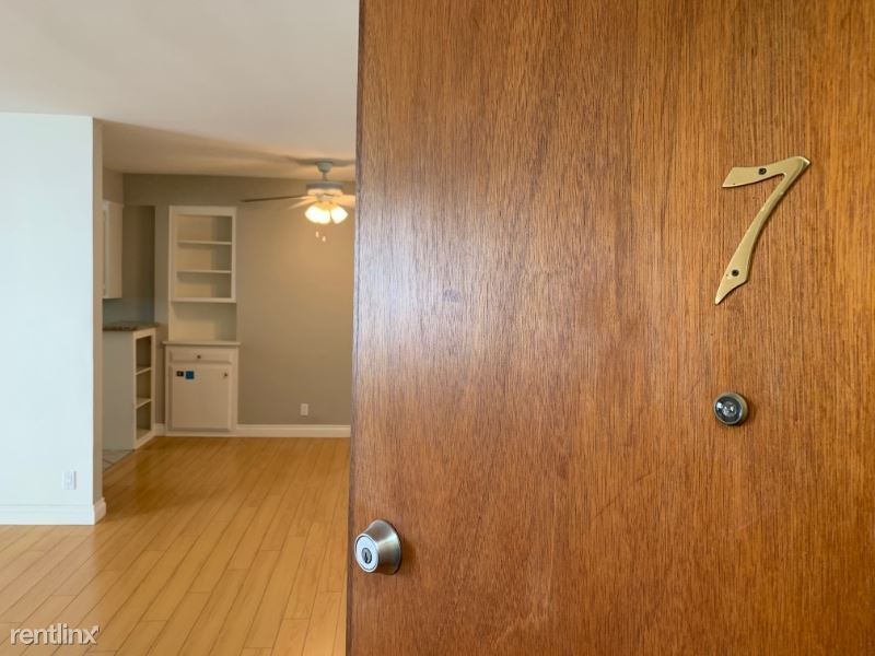 3752 Mentone Ave in Los Angeles, CA - Building Photo