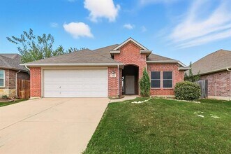 512 Crescent Creek Ln in Fort Worth, TX - Building Photo - Building Photo