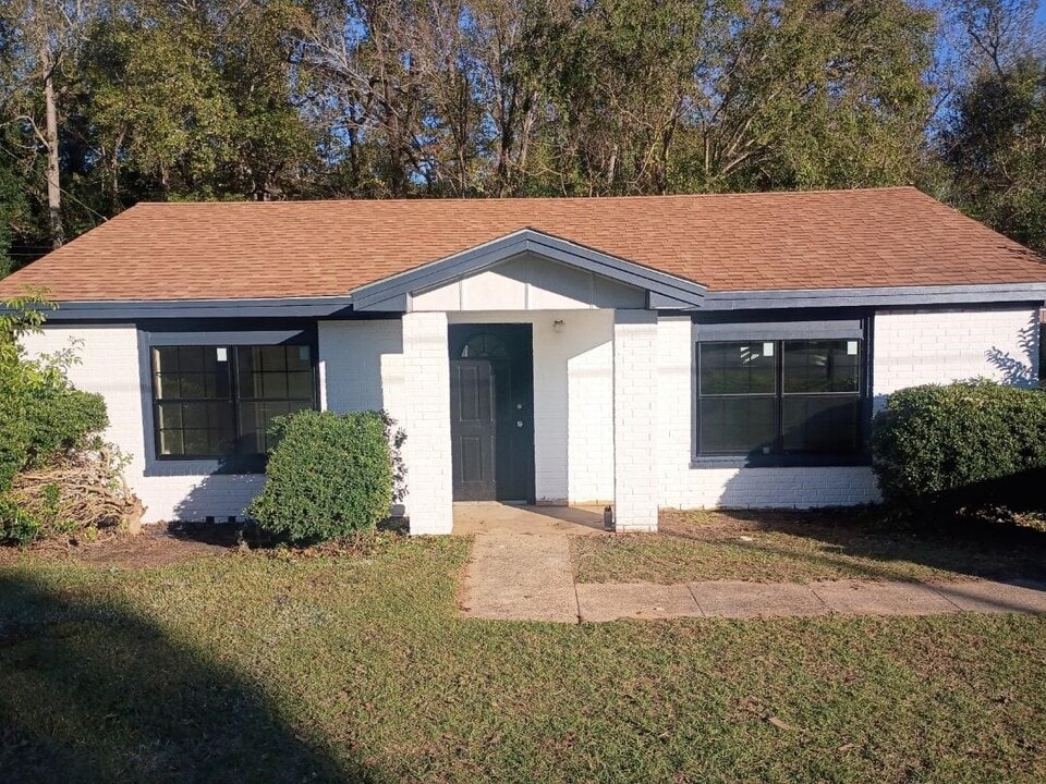 1558 N Fletcher St in Jasper, TX - Foto de edificio