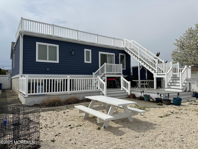 property at 988 Capstan Dr