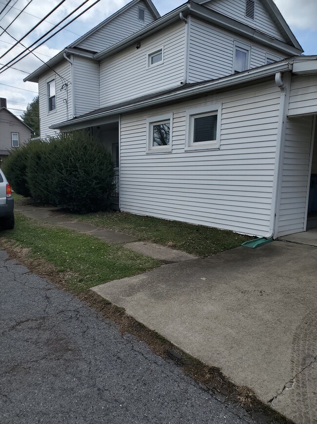 507 W Mahoning St in Danville, PA - Foto de edificio - Building Photo