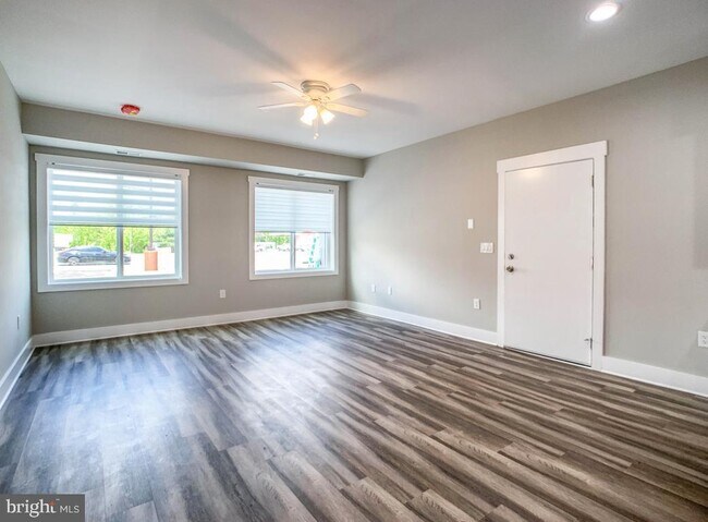 640 Lincoln Hwy-Unit -2 in Fairless Hills, PA - Building Photo - Building Photo