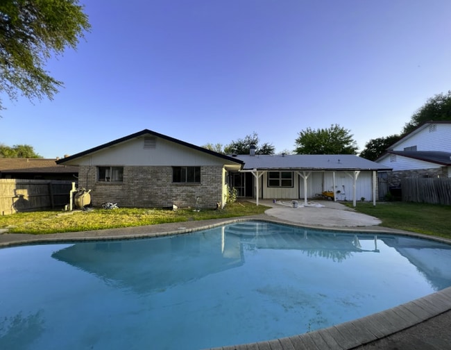 506 Balboa Dr in Universal City, TX - Building Photo - Building Photo