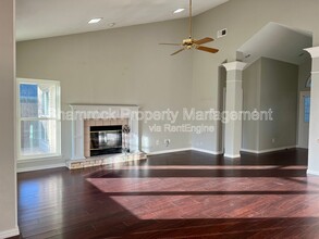 208 Bonham Dr in Hewitt, TX - Building Photo - Building Photo