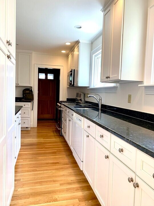 55 Trowbridge St in Arlington, MA - Building Photo