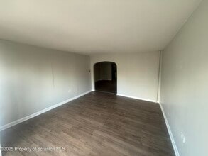 225 N Bromley Ave in Scranton, PA - Building Photo - Building Photo