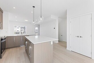 280 Chelsea Rd in Chestermere, AB - Building Photo - Building Photo