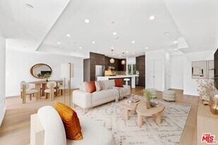 7365 Waring Ave in Los Angeles, CA - Building Photo