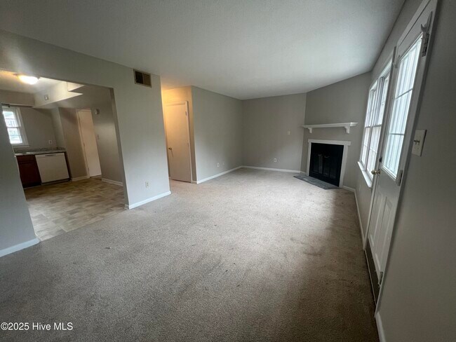 117 Palace Cir in Jacksonville, NC - Building Photo - Building Photo