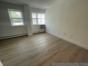 740 E 7th St, Unit 7 in Boston, MA - Foto de edificio - Building Photo