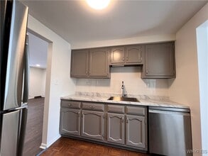 666 W Ferry St in Buffalo, NY - Building Photo - Building Photo