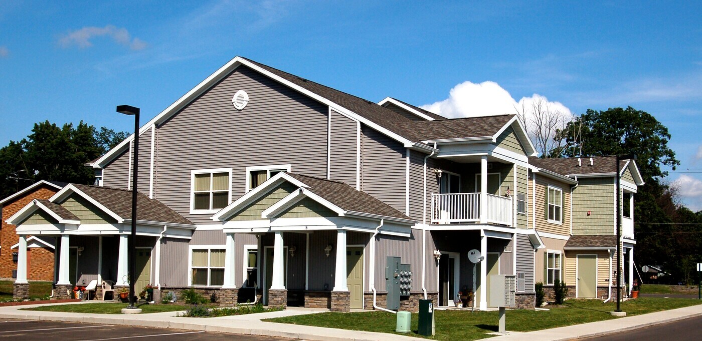 306 Beeline Rd. in Holland, MI - Building Photo