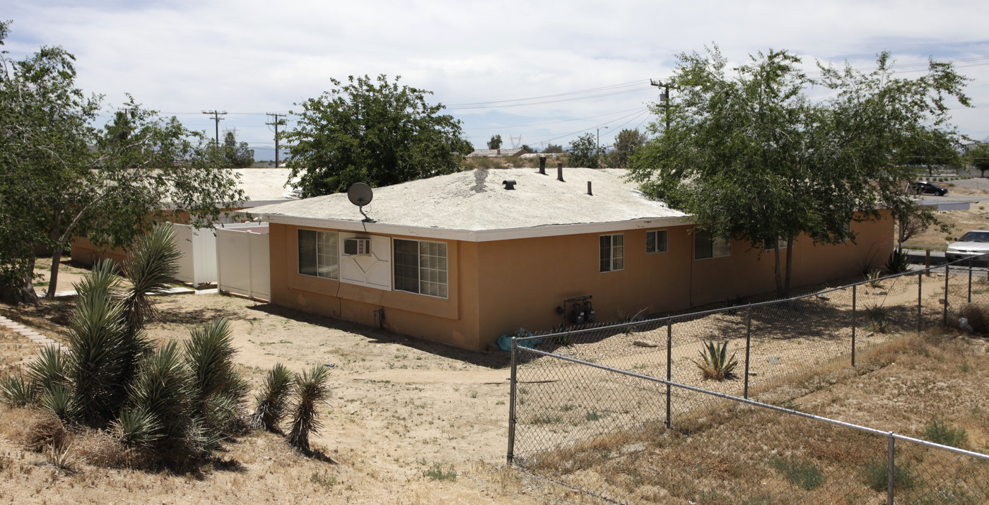 16404-16412 Solvang Ave in Victorville, CA - Building Photo