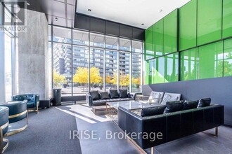 170-170 Bayview Ave in Toronto, ON - Building Photo - Building Photo