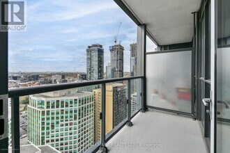 300 Front St W in Toronto, ON - Building Photo - Building Photo