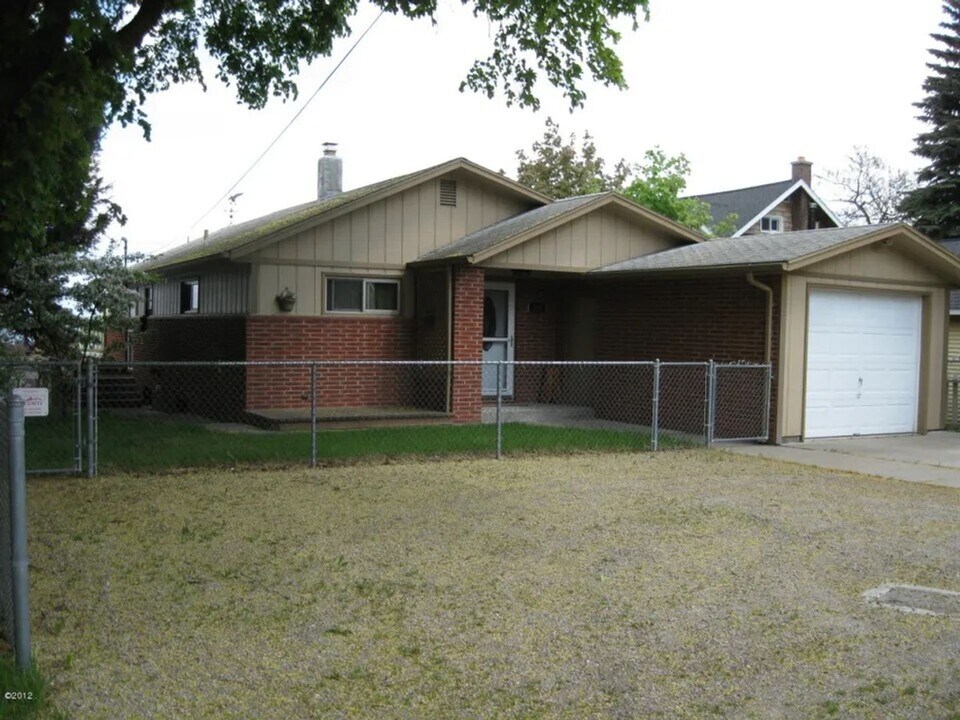 809 4th Ave E in Polson, MT - Building Photo