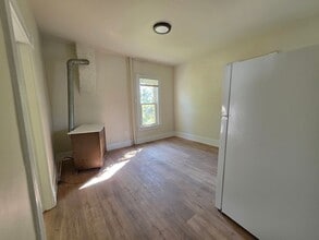124 S Lake St in Gillett, WI - Building Photo - Building Photo