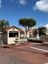 10253 NW 9th St Cir in Miami, FL - Building Photo - Building Photo