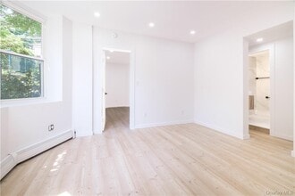 594 Bellevue Ave N in Yonkers, NY - Building Photo - Building Photo