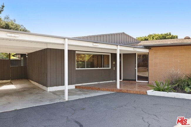 590 N Tigertail Rd in Los Angeles, CA - Building Photo - Building Photo