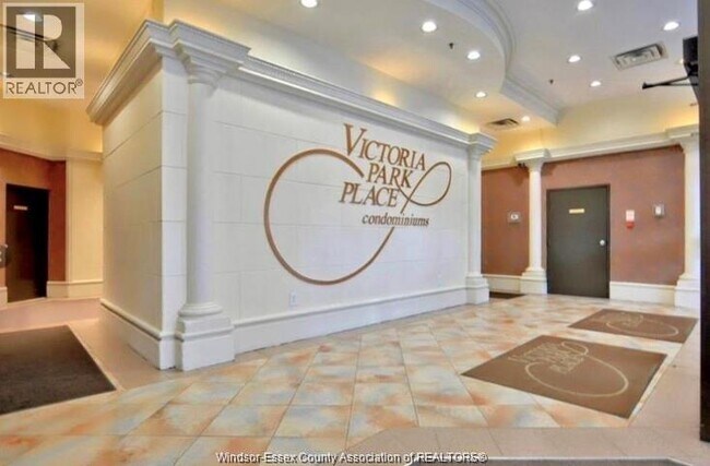 150 Park St W in Windsor, ON - Foto de edificio - Building Photo