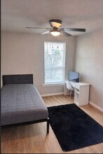 806 E Mountain St in Seguin, TX - Building Photo - Building Photo