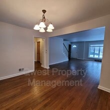 2220 Monroe Ave NW in Grand Rapids, MI - Building Photo - Building Photo