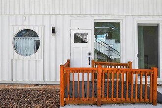 8778 Waterfront Terrace in Jacksonville, FL - Building Photo - Building Photo