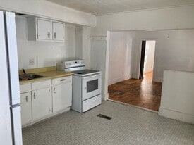 146 1st St, Unit #3 in Lake Linden, MI - Building Photo